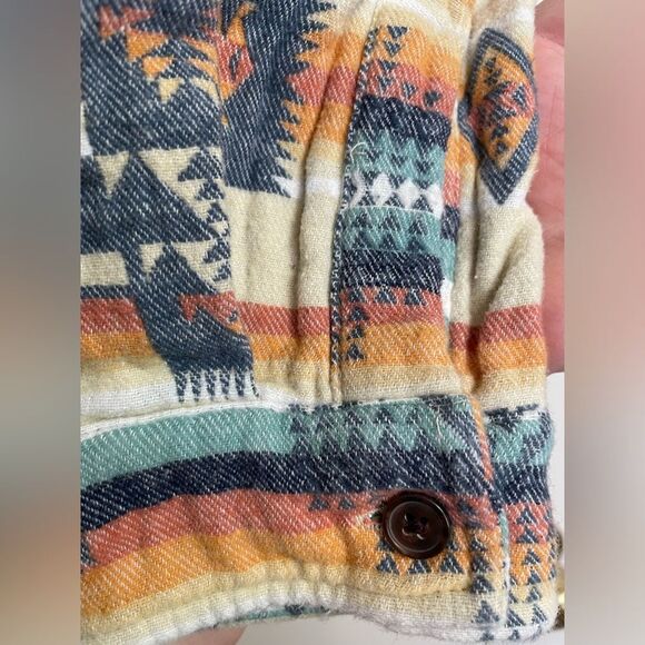 Mountain Isles Southwestern Patterned Button-Up Lightweight Flannel Shacket in M - Picture 6 of 7
